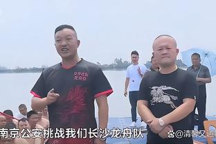 杭州一保时捷女车主撞车后，称自己的老公是国足